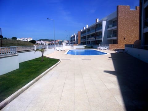 Well maintained communal pool