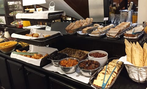 Daily buffet breakfast for a fee