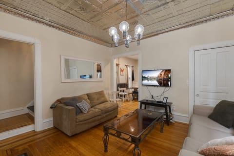 Living room with Sofa bed, Roku TV, tin ceiling, fast wifi, cute and cozy!