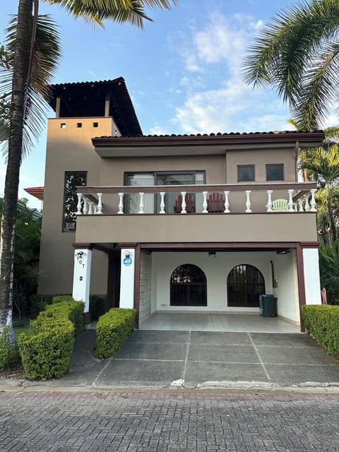 Parqueo para dos automoviles