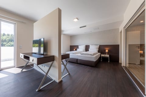 Premium bedding, minibar, in-room safe, desk