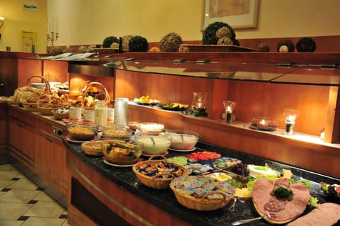 Daily buffet breakfast for a fee