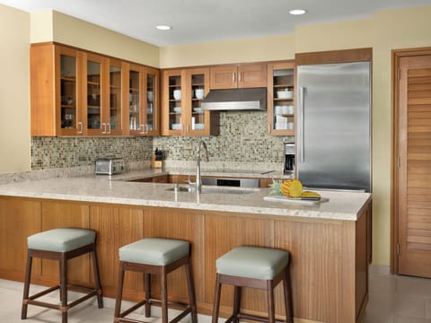 Fridge, stovetop, dishwasher, coffee/tea maker