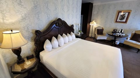 Egyptian cotton sheets, premium bedding, pillowtop beds