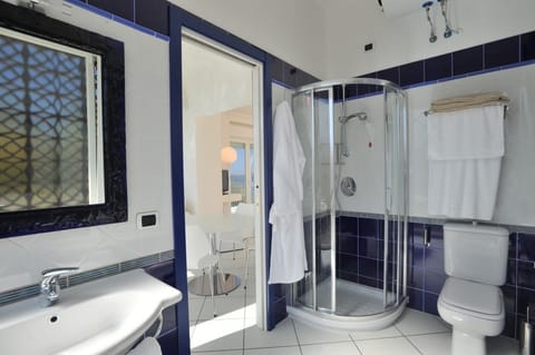 Junior Suite (4 Adults) | Bathroom | Shower, free toiletries, hair dryer, bidet