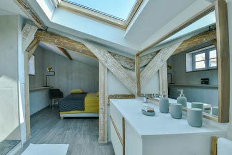 Suite (Rêverie) | Individually decorated, individually furnished, blackout drapes