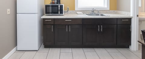 Deluxe Suite, 2 Queen Beds, Non Smoking | Private kitchen | Fridge, microwave