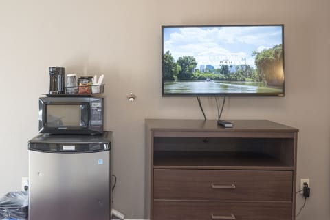 Standard Room, Non Smoking | Television