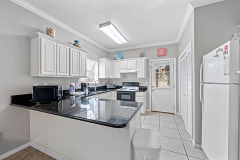 8 OBV Beach Retreat Kitchen