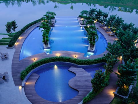 Outdoor pool, sun loungers