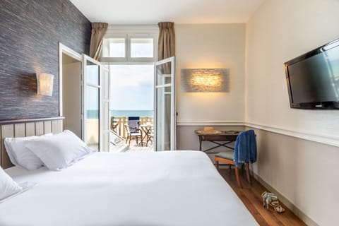 Premium bedding, memory foam beds, free WiFi