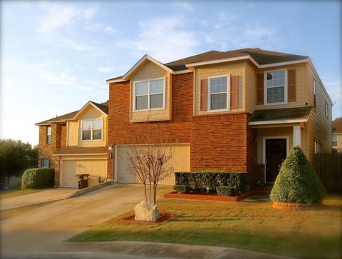 Centrally located,spacious home at the Medical Center,3BR, 2.5 Baths,Sleeps 8