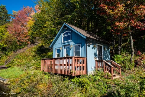 Teeny Tiny Cottage on Water Front