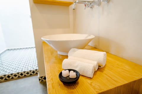 Shower, eco-friendly toiletries, hair dryer, towels