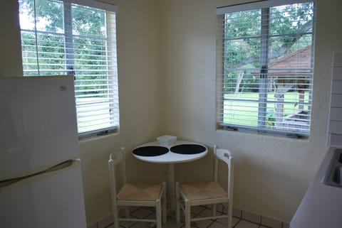 Full-size fridge, microwave, coffee/tea maker, toaster