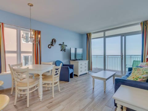 Comfortable Ocean Front Living Room