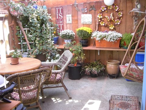 Ocean View, Covered, All old growth Cedar. wind protected, Patio.