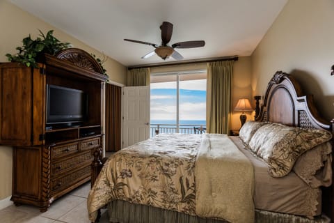 Luxury Ocean Front Master Bedroom w/ King Bed