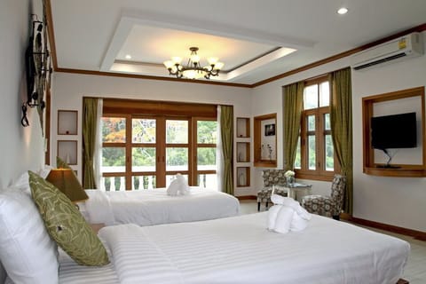 Family Room | In-room safe, blackout drapes, rollaway beds, free WiFi
