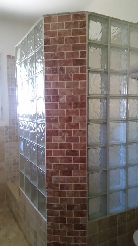 Family Quadruple Room | Bathroom | Shower, free toiletries, hair dryer, towels