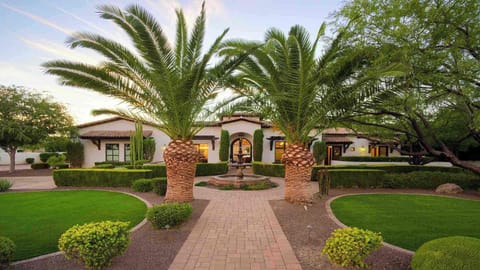 Enter your paradise through the palm trees