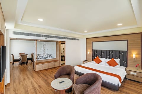 Privilege Suite | Minibar, desk, iron/ironing board, free WiFi