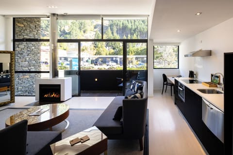 Tower Suite | Living area | 40-inch LCD TV with cable channels, TV