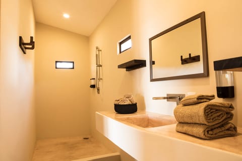 Shower, free toiletries, towels