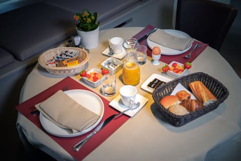 Daily continental breakfast (EUR 10 per person)
