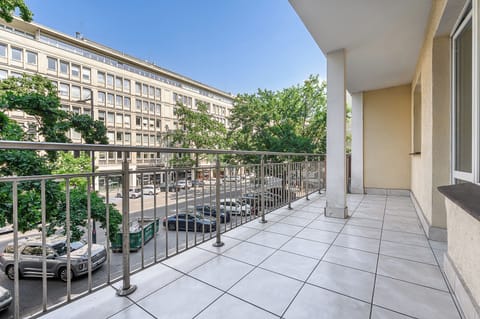 Deluxe Apartment, 1 Queen Bed with Sofa bed, Non Smoking, City View | Terrace/patio