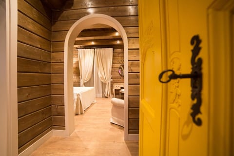 Superior Room, 1 Queen Bed | 1 bedroom, minibar, in-room safe, desk