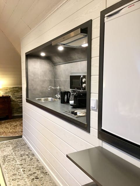 Comfort Apartment, 2 Bedrooms, Non Smoking | Private kitchenette | Fridge, coffee/tea maker, electric kettle