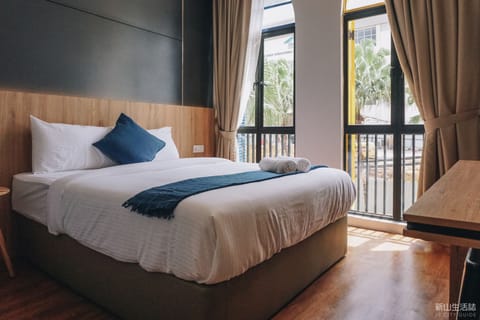 Premium Double or Twin Room | In-room safe, iron/ironing board, free WiFi, bed sheets