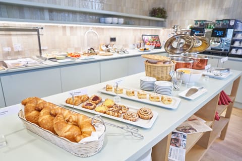 Daily buffet breakfast for a fee