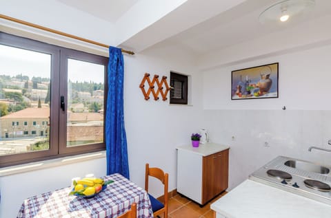 Studio (Apartments & Rooms Mihajica- Comfort ) | Dining room