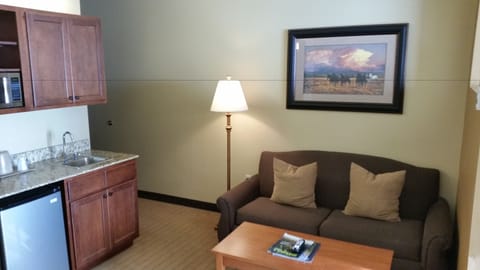 Pillowtop beds, desk, laptop workspace, blackout drapes