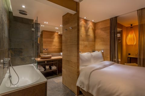 Premium bedding, in-room safe, desk, blackout drapes