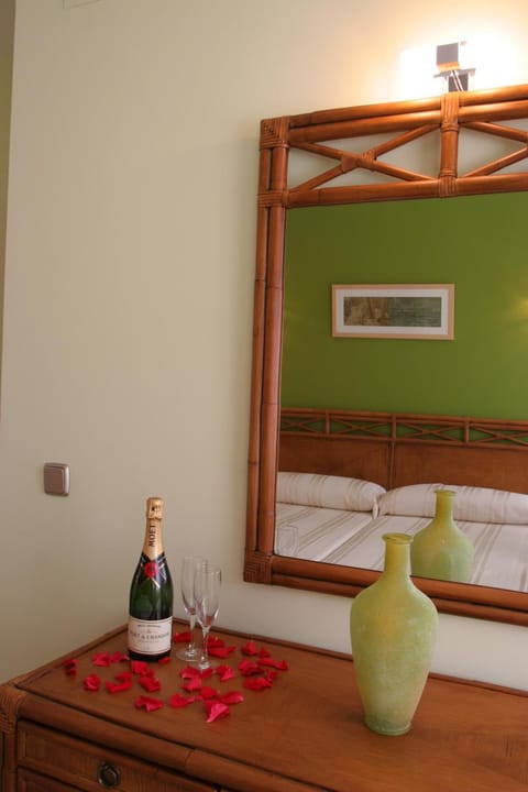 In-room safe, desk, soundproofing, cribs/infant beds