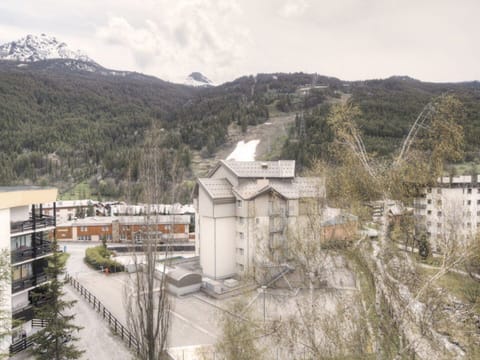 Spacious 10-Person Apartment in Serre-Chevalier with Balconies, Parking, and Ski Storage Apartment in Saint-Chaffrey