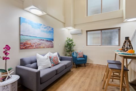 Cozy Living Space Blocks from the Beach