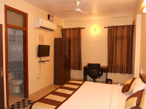 Room, 1 Bedroom | In-room safe, rollaway beds, free WiFi