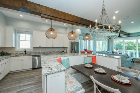 Fully Equipped Kitchen/Dining Area
