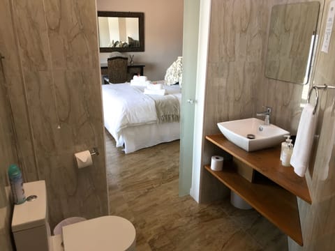 Superior Suite, 1 Queen Bed, Ocean View, Sea Facing | Bathroom | Towels, soap, shampoo, toilet paper