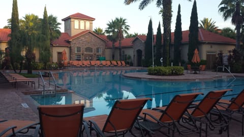 Relaxing pool