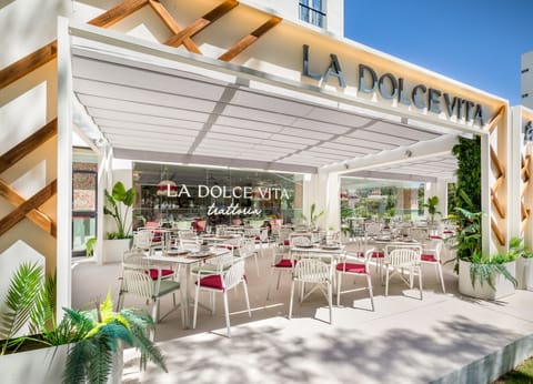 3 restaurants, breakfast, lunch, dinner served; international cuisine