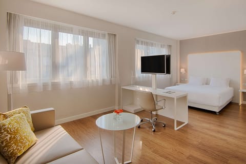 Down comforters, minibar, in-room safe, desk