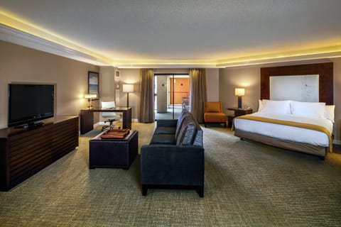 Premium bedding, pillowtop beds, in-room safe, desk