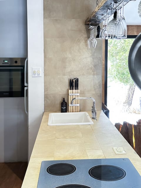 fully equipped contemporary kitchen 