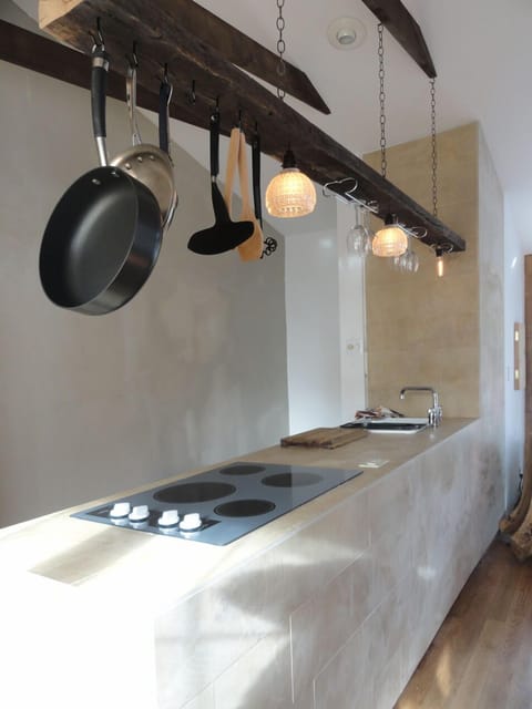 fully equipped contemporary kitchen 