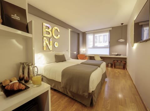6 bedrooms, minibar, in-room safe, desk